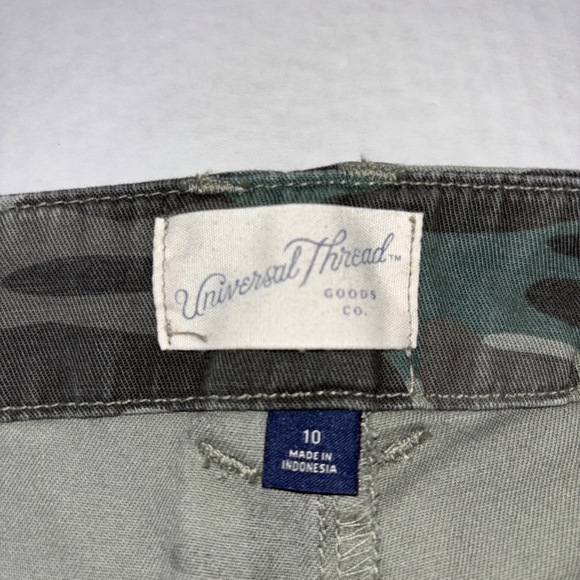 Universal Thread Women’s Green Camouflage Cargo Pants Size 10 NWT - Picture 2 of 9